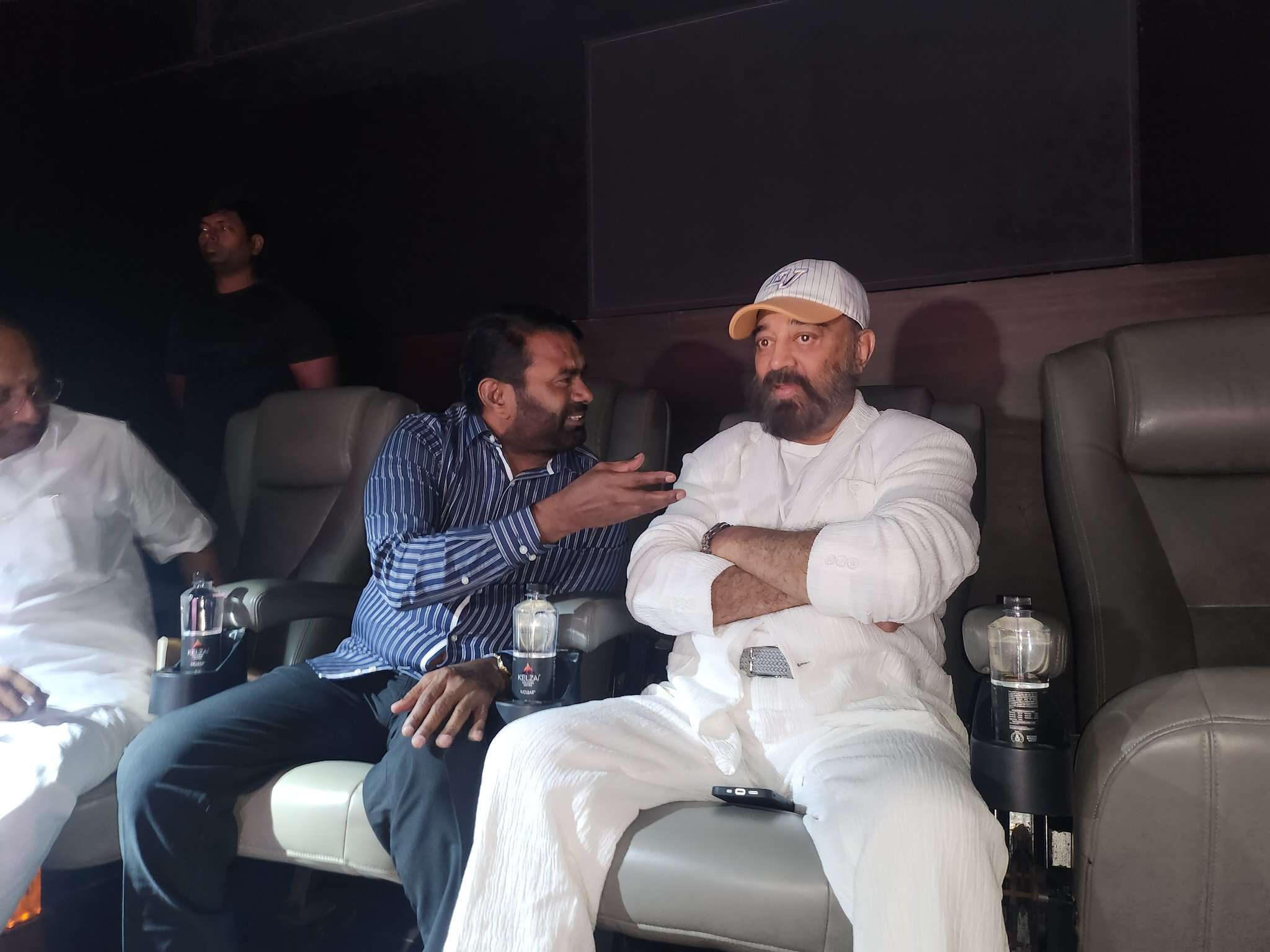 கமல் ஹாசனுடன் இந்தியன் 2 திரைப்படத்தை கண்டு களித்த சீமான்