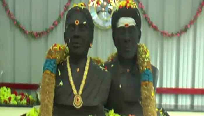 தாய், தந்தைக்கு கோயில் கட்டி கும்பாபிஷேகம் செய்த மகன்