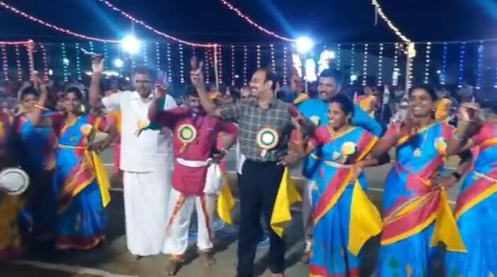 சூலூரில் பாரம்பரிய ஒயிலாட்ட அரங்கேற்ற நிகழ்ச்சி... கலைக் குழுவினருடன் நடனமாடி அசத்திய ஆட்சியர் சமீரன்!