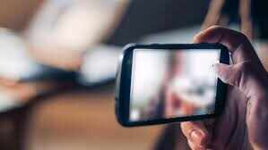 ஆன்லைன் செயலி மூலம் நிர்வாண வீடியோ கால் பேசி ரூ.18 லட்சம் சம்பாதித்த பெண்ணுக்கு நேர்ந்த கொடூரம்