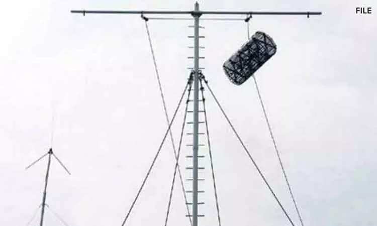 காற்றழுத்த தாழ்வு மண்டலம் - துறைமுகங்களில் ஒன்றாம் எண் புயல் எச்சரிக்கை கூண்டு ஏற்றம்