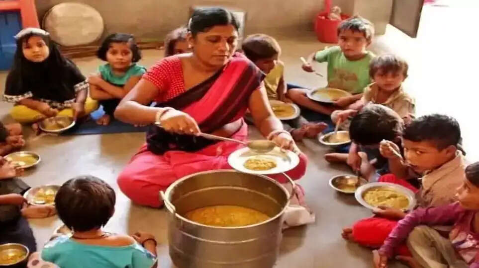 தேர்வு கிடையாது..! 10வது படித்திருந்தால் சத்துணவு மையத்தில் வேலை!