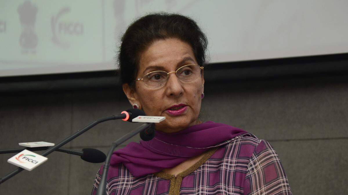 கேப்டன் அமரீந்தர் சிங்கின் மனைவி பிரனீத் கவுரை கட்சியிலிருந்து சஸ்பெண்ட் செய்த காங்கிரஸ்.. பதிலடி கொடுத்த பிரனீத் கவுர்