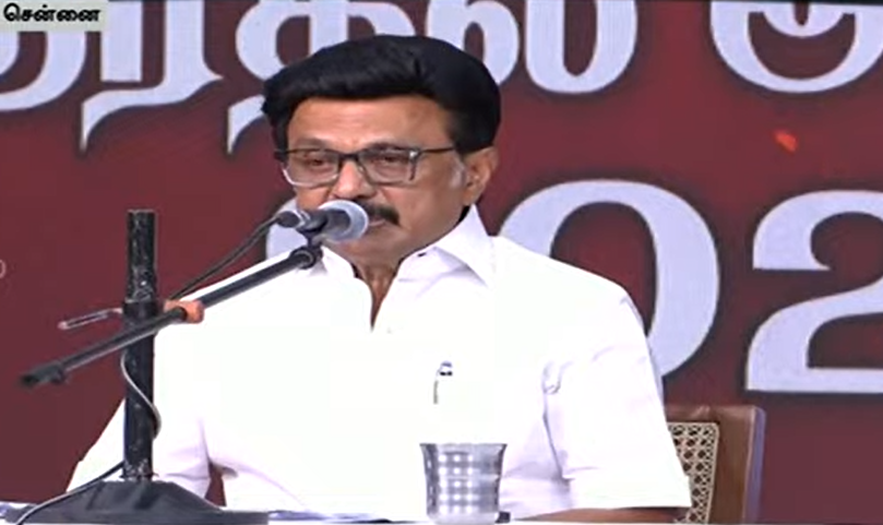 10 லட்சம் வீடுகள், மகளிர், முதியோருக்கு மாதம் ரூ.2,000- திமுக தேர்தல் அறிக்கை