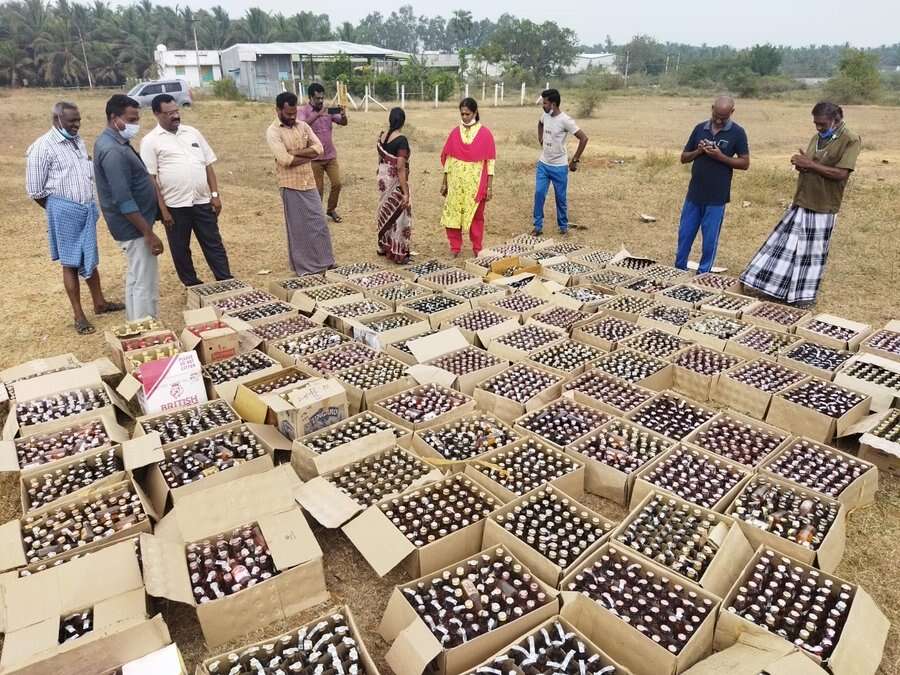 பொள்ளாச்சி பகுதியில் பறிமுதல் செய்த ரூ.14 லட்சம் மதுபாட்டில்கள் அழிப்பு