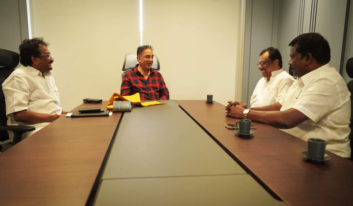 அவரது குரலுக்காகக் காத்திருக்கிறேன்.. - ஈ.வி.கே.எஸ். இளங்கோவன் சந்திப்பு குறித்து கமல்ஹாசன்