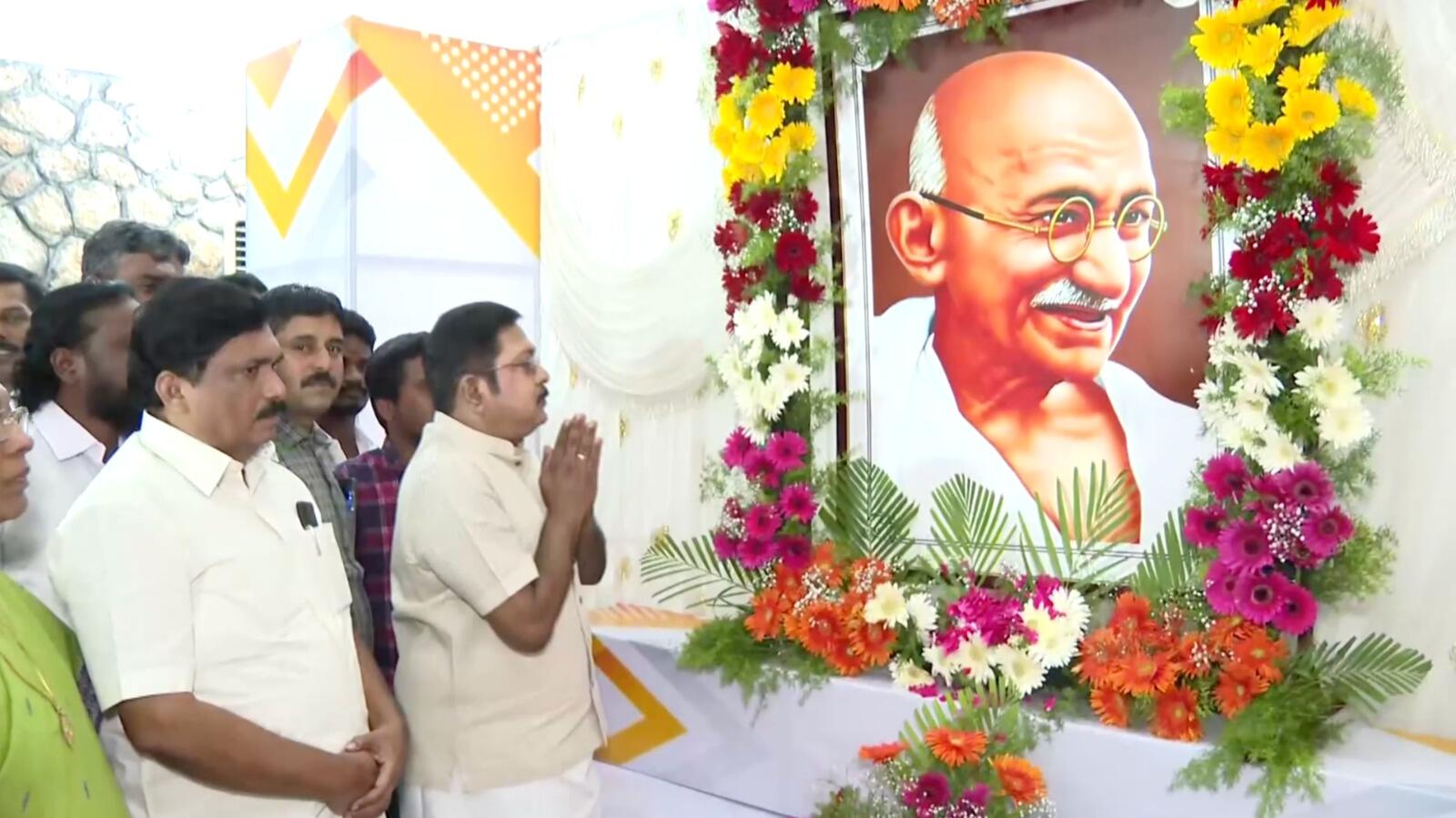 காந்தி ஜெயந்தி - தினகரன் மரியாதை