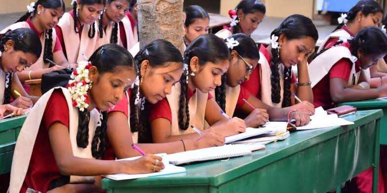 10ம் வகுப்பு பொதுத்தேர்வு - காப்பி அடிப்பதை தடுக்க 3100 பறக்கும் படைகள் அமைப்பு