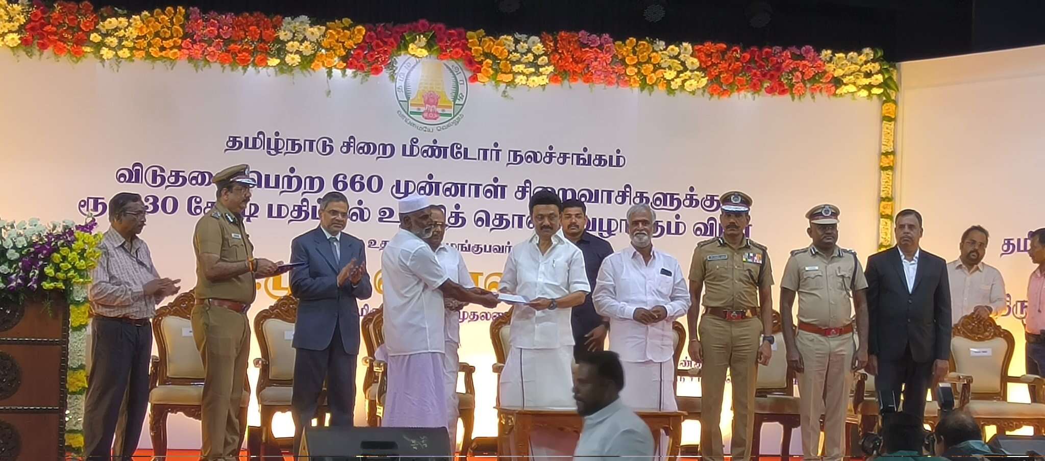 சிறை கைதிகள் திருந்தி வாழ நிதி உதவி வழங்கினார் முதல்வர்!!