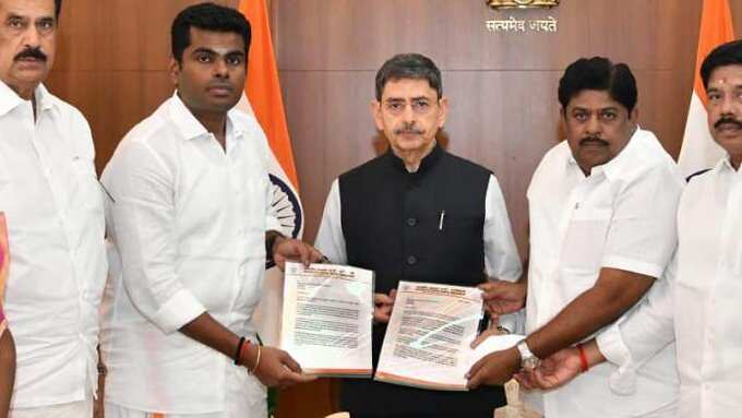 கள்ளச்சாராய மரணம்- சிபிஐ விசாரணைக்கோரி ஆளுநரிடம் பாஜக மனு