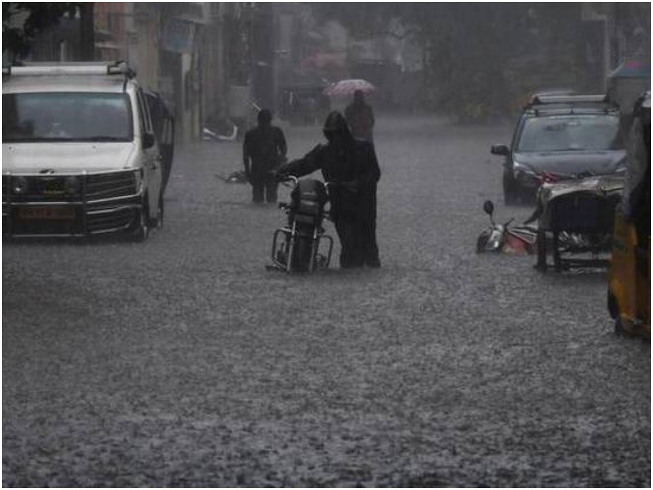 உருவானது புதிய காற்றழுத்த தாழ்வுப்பகுதி : இந்த மாவட்டங்களில் கனமழை வெளுத்து வாங்கும்!!