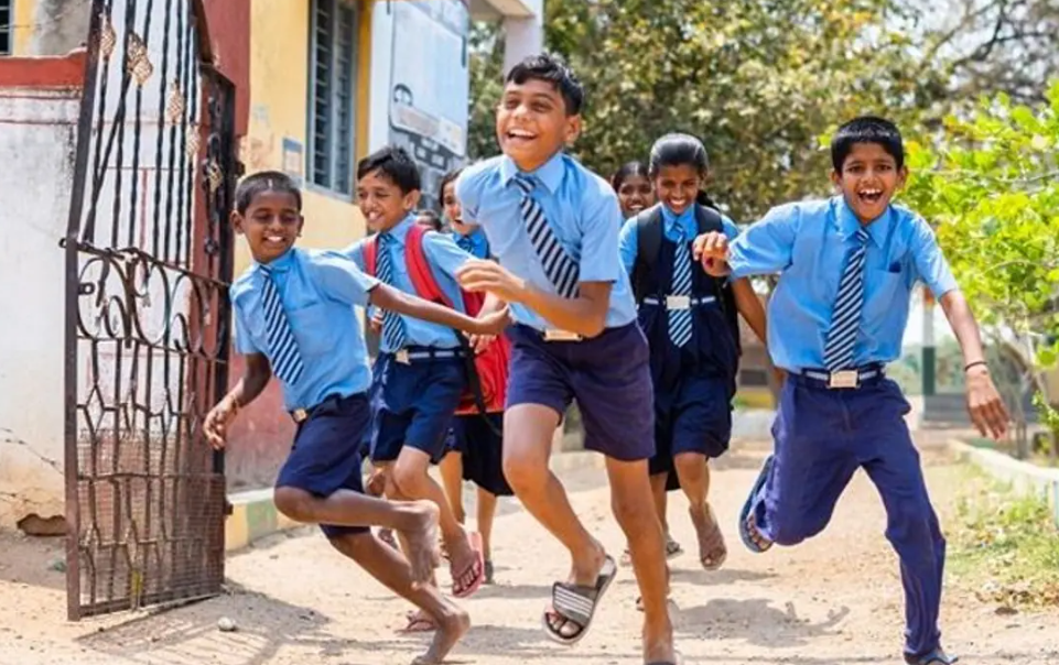 குட் நியூஸ்..! பள்ளி மாணவர்களுக்கு 12 நாட்கள் விடுமுறை அறிவிப்பு..!