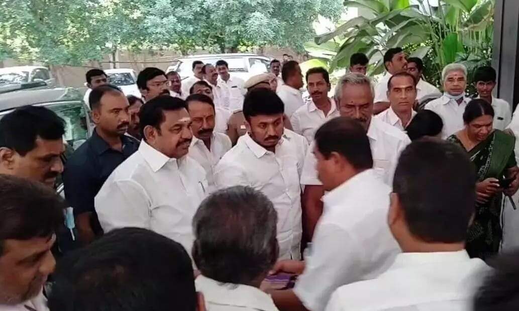 இடைத்தேர்தல் - அதிமுக தகவல் தொழில்நுட்ப அணியுடன் இபிஎஸ் ஆலோசனை