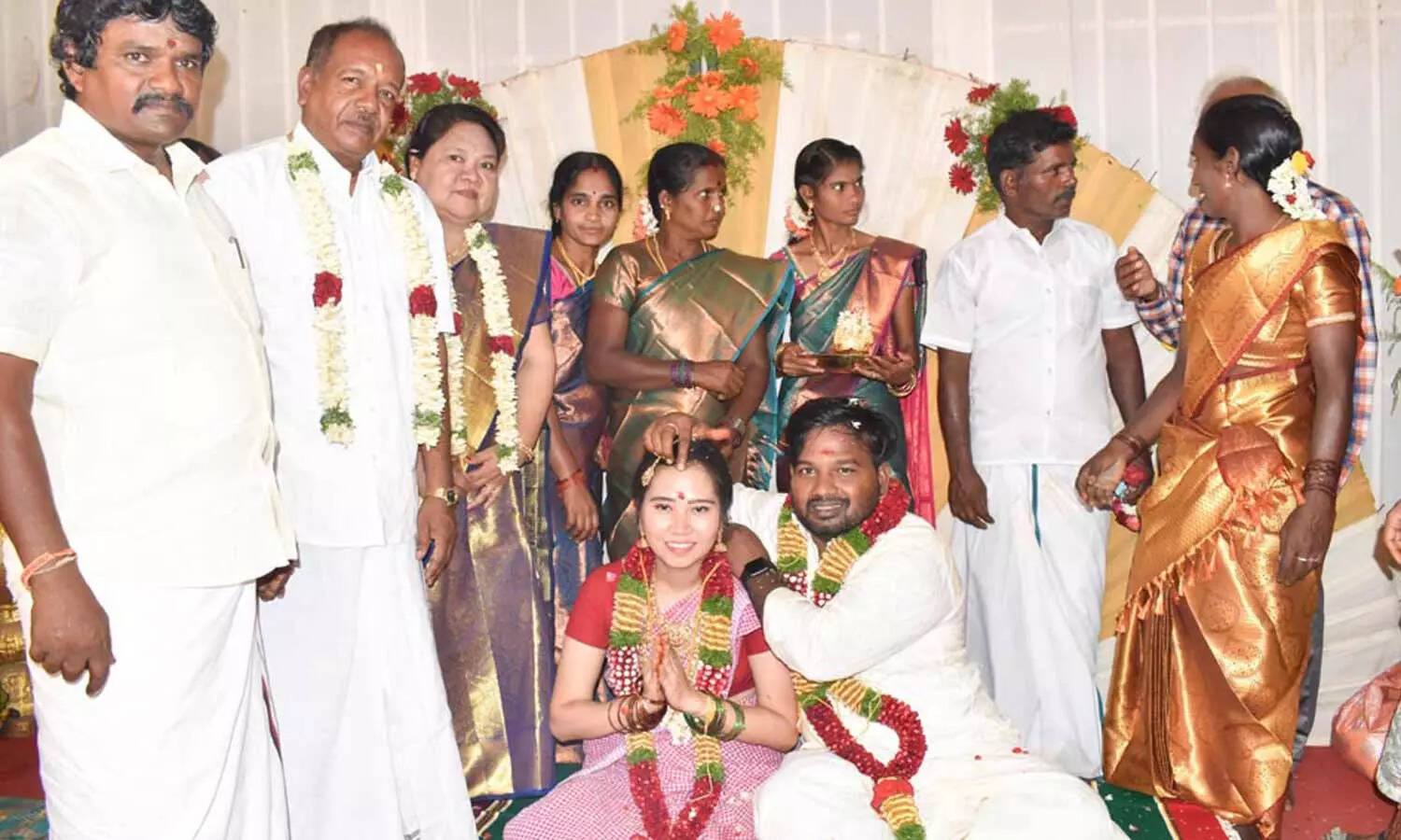 பிலிப்பைன்ஸ் நாட்டு பெண்ணை காதலித்து மணந்த கடலூர் இளைஞர்