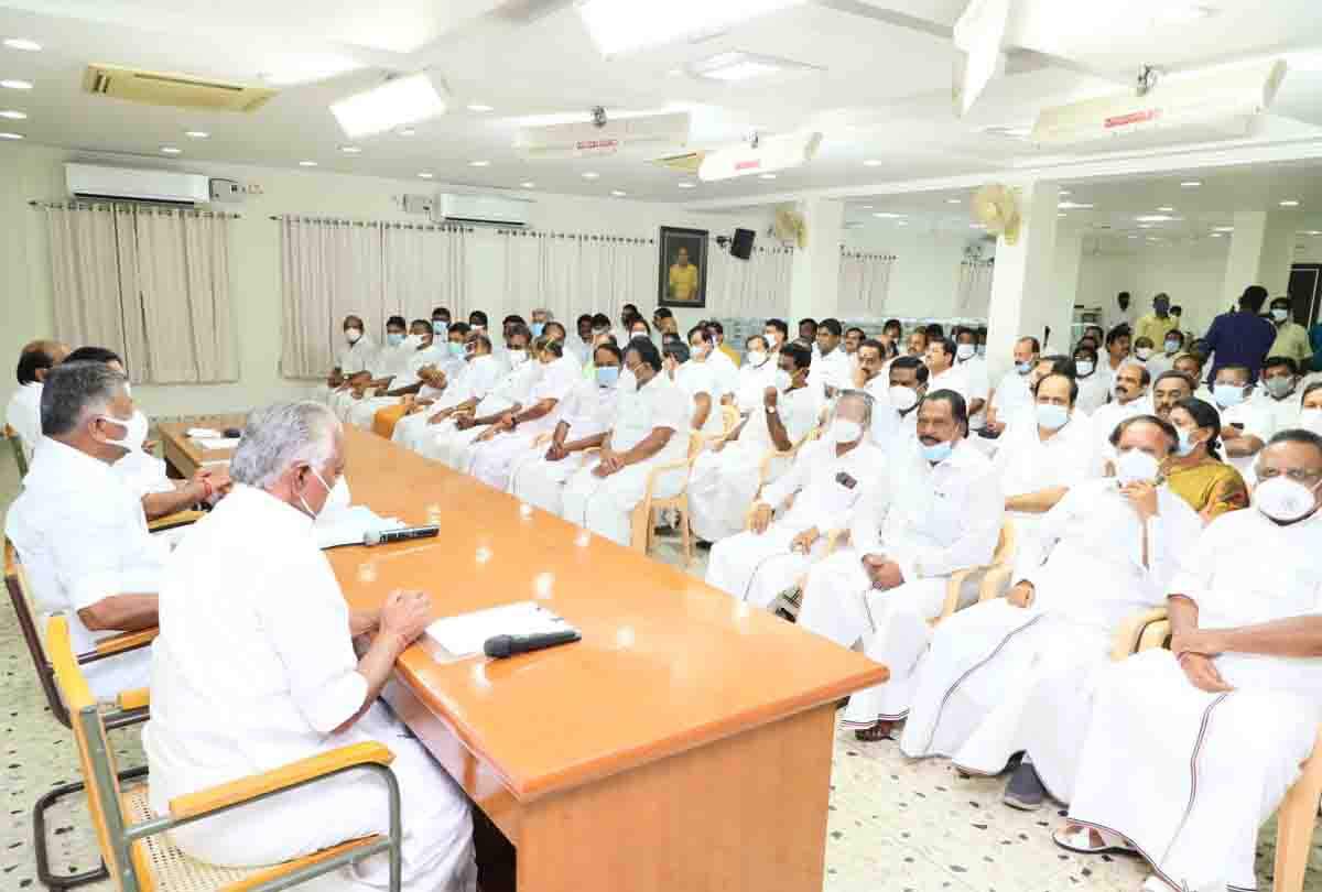 மன்னிப்பு -கலைப்பு : அதிமுக மா.செ.வில் நடந்த களேபரம்