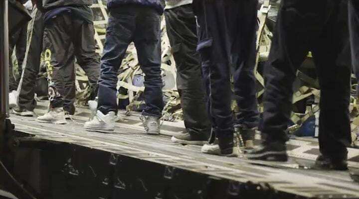 நாடு கடத்தப்பட்ட இந்தியர்களுக்கு கை, கால்களில் விலங்கு - எதிர்க்கட்சிகள் கண்டனம்!