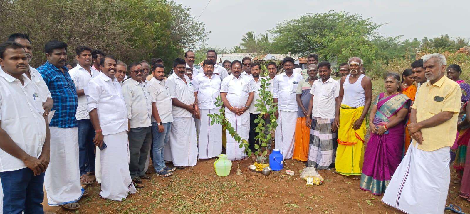 ஊத்துக்குளி ஒன்றியத்தில் ரூ.63 லட்சம் மதிப்பிலான வளர்ச்சி பணிகளை தொடங்கி வைத்த எம்எல்ஏ எஸ்.ஜெயக்குமார்!