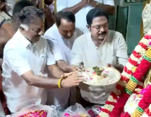 #BREAKING : டிடிவி, ஓபிஎஸ், செங்கோட்டையன் ஒன்றாக செய்தியாளர் சந்திப்பு..!