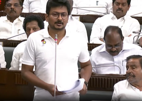 “முன்னலாம் மழைக்குதான் ஸ்கூல் லீவு விடுவாங்க.. இப்ப கரண்ட்டுக்கு லீவு விடுறாங்க”- உதயநிதி ஸ்டாலின்