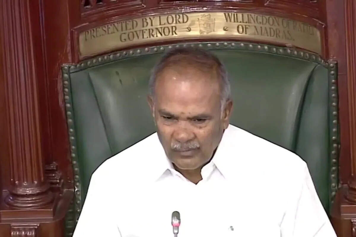 #Breaking எடப்பாடி பழனிசாமியை எச்சரித்த சபாநாயகர் - குண்டுக்கட்டாக வெளியேற்றப்பட்ட ஆதரவாளர்கள்!!