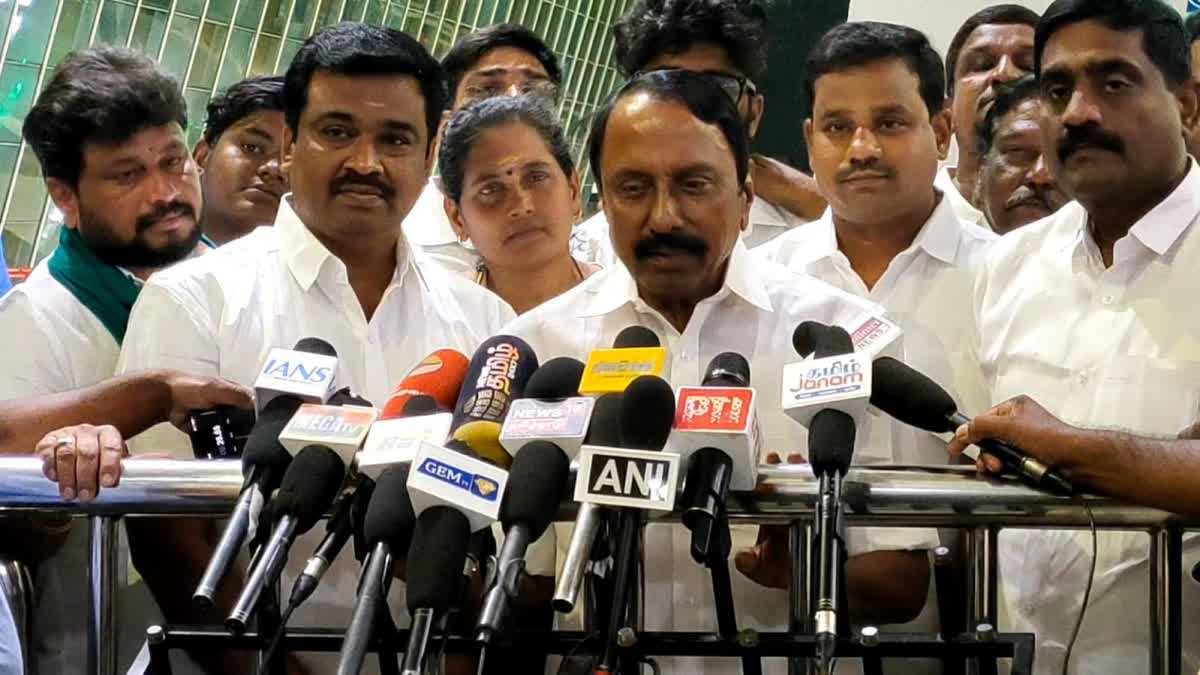 விஜய்க்கு ஆதரவாகக் களமிறங்கும் NRI-க்கள்? - 3 லட்சம் பேர் வருவார்கள் என செங்கோட்டையன் கணிப்பு!