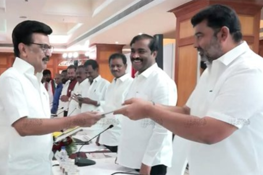 SIR-ஐ எதிர்த்து உச்சநீதிமன்றத்தில் மனுத்தாக்கல் செய்ய முடிவு- அனைத்துக்கட்சி கூட்டத்தில் தீர்மானம் நிறைவேற்றம்