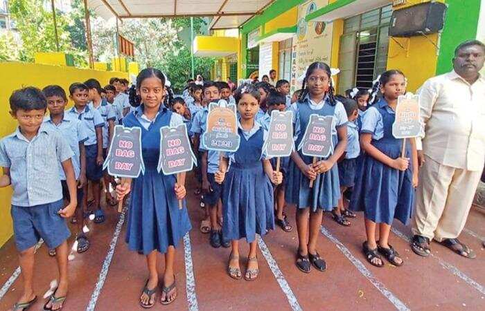 புதுச்சேரியில் நோ பேக் டே - பையில்லாமல் பள்ளிக்கு வந்த மாணவர்கள்