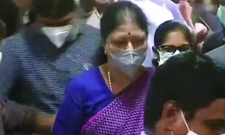 தீர்ப்பு வரும் நாளில் அங்கே இருக்கணும் - சசிகலாவின் பயண திட்டம்