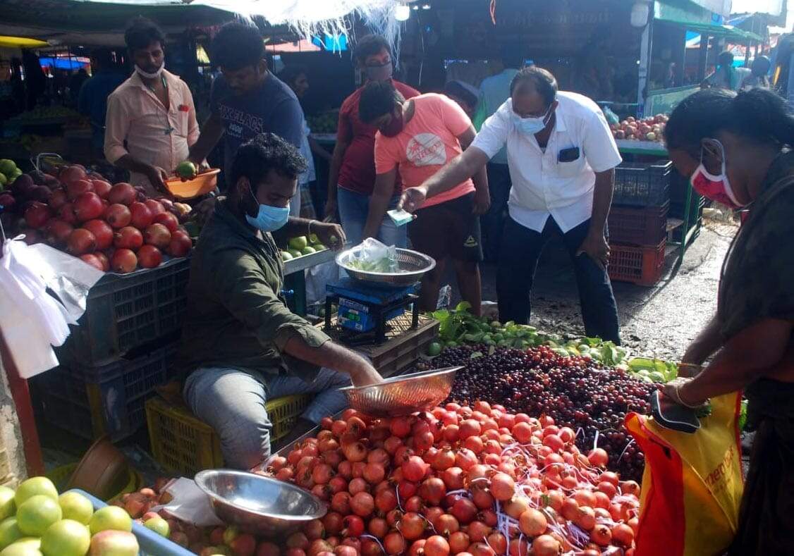 இன்றைய காய்கறி விலை பட்டியல்..! 1 கிலோ முள்ளங்கி 10 ரூபாய்க்கு விற்பனை..!