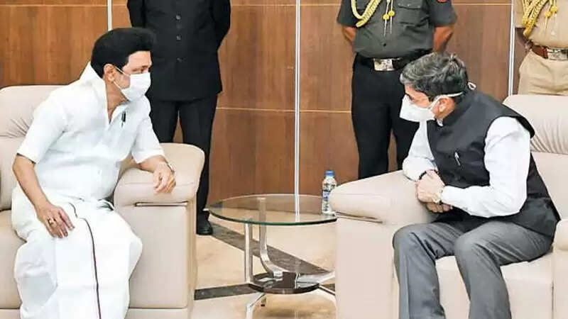 யார் அந்த கருப்பு ஆடு? ‘போட்டு’க்கொடுத்தது ஏன்?