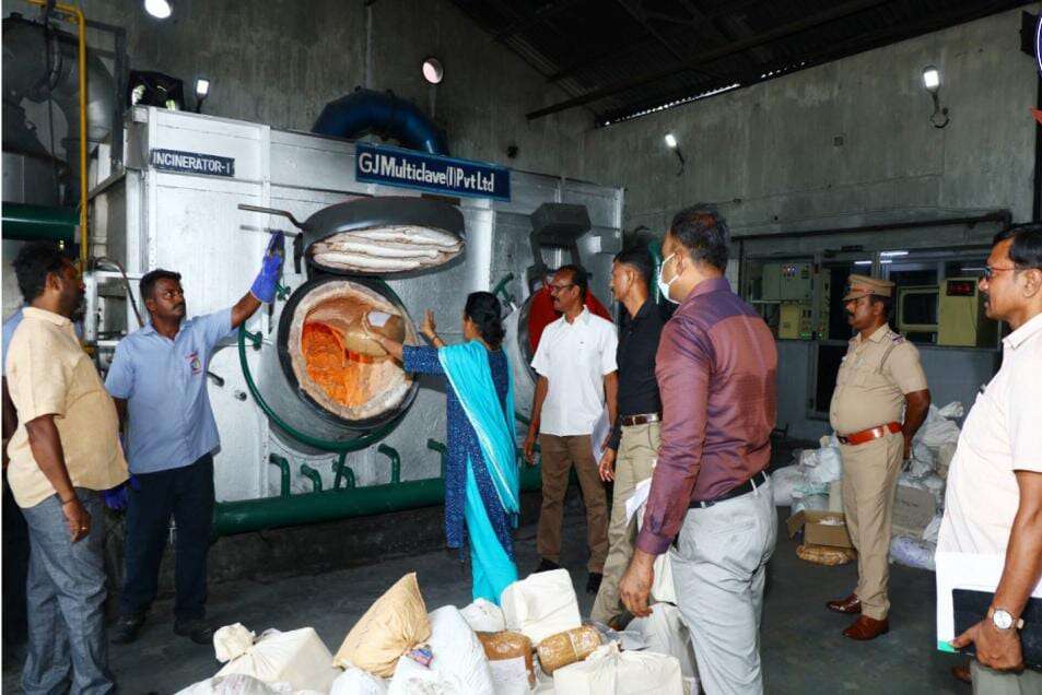 போலீசாரால் கைப்பற்றப்பட்ட கஞ்சா, ஹெராயின், கஞ்சா சாக்லெட் தீயிட்டு எரிக்கப்பட்டது!