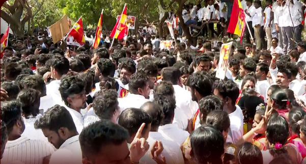 முதல் நாளே இப்படியா? தவெக அலுவலகத்தில் விருப்பமனு வாங்க கட்டுக்கடங்காத கூட்டம்