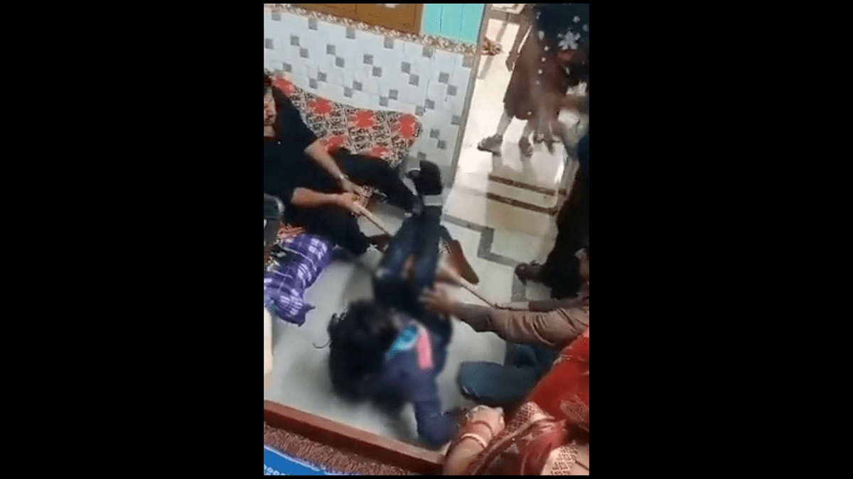 தலித் சிறுமி தாக்கப்பட்ட விவகாரம்.. குற்றவாளிகளை 24 மணி நேரத்துக்குள் பிடிக்காவிட்டால் போராட்டம்.. பிரியங்கா காந்தி