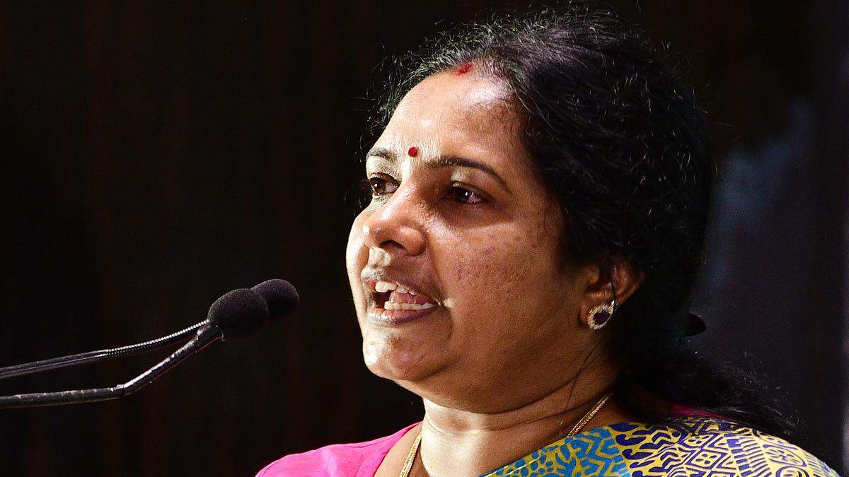 அரசே மதுவிற்கும் நிலையில் கள்ளச்சாராய சாவுகள் ஏன்? வானதி சீனிவாசன்