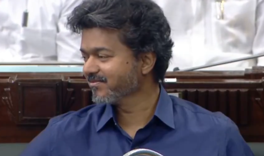முன்னாள் அமைச்சர் எ.வ.வேலு பேச்சை கேட்டபோது குலுங்கி குலுங்கி சிரித்த முதல்வர் விஜய்..!