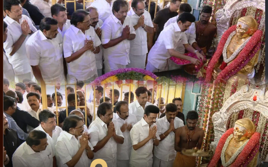 தேவரின் நினைவிடத்தில் முதலமைச்சர் மு.க.ஸ்டாலின் மலர்தூவி மரியாதை