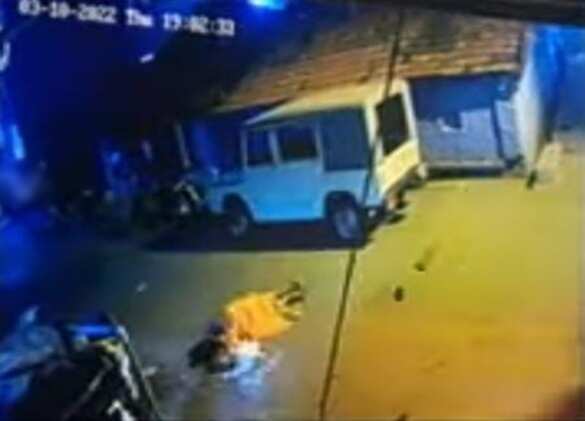 சாலையில் நடந்துசென்ற பெண்ணிடம் செயினை பறிக்க முயற்சி... மர்மநபர்களுக்கு போலீசார் வலை!