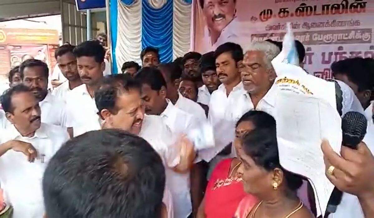 நிர்வாகிகள் மீது பேப்பரை தூக்கி வீசிய அமைச்சர் பொன்முடி!