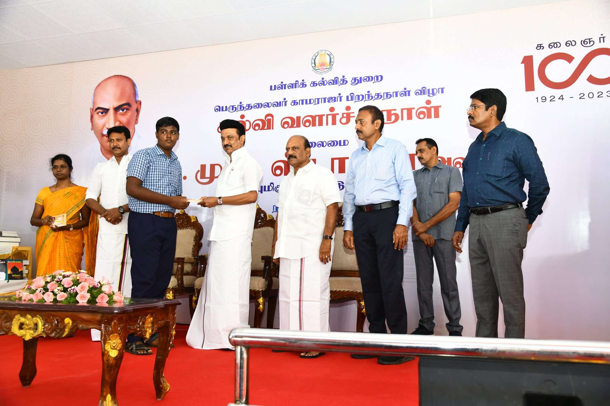 'வீட்டிற்கோர் புத்தகச்சாலை' என்று பேரறிஞர் அண்ணா சொன்னது மெய்ப்பட உழைப்போம் - முதல்வர் ட்வீட்