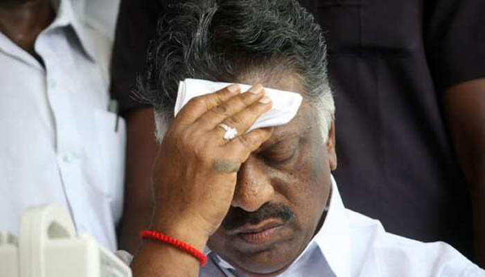 ’’கழுத்தில் அடித்து ஓபிஎஸ்சிடம் கையெழுத்து வாங்கினார்கள்..போயஸ்கார்டனில் அன்று நடந்தது இதுதான்!’’