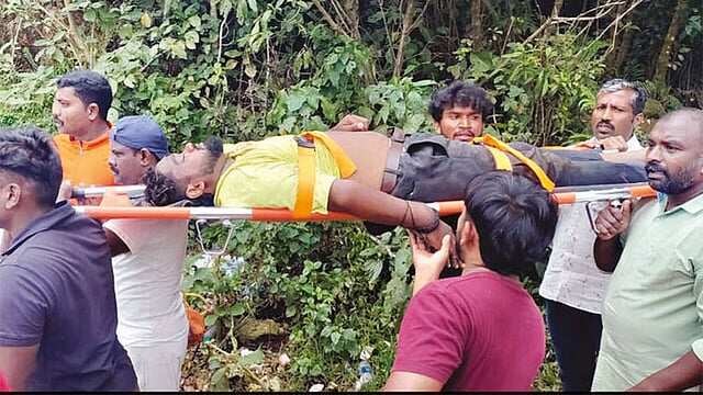 கொழுக்குமலையில் 200 அடி பள்ளத்தில் தவறி விழுந்த சென்னை வாலிபர்..!!