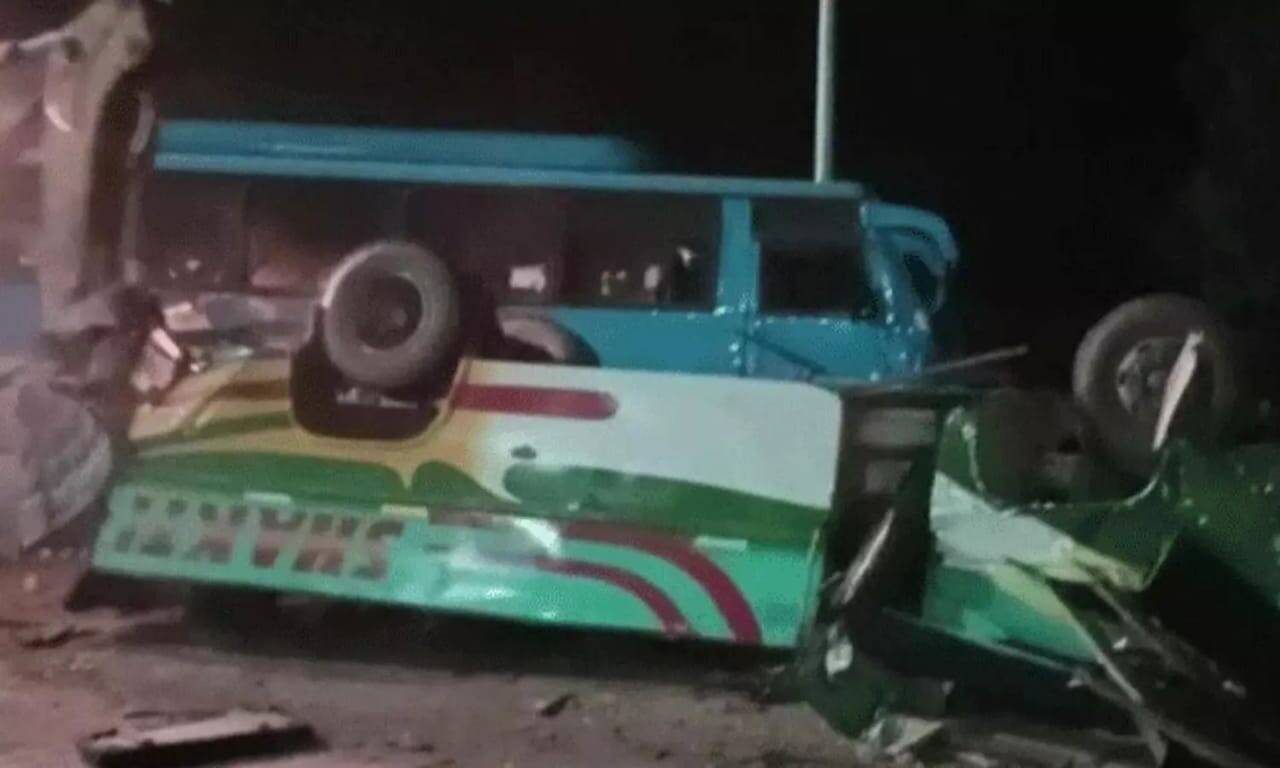 அடுத்தடுத்து 3 பேருந்துகள் மீது மோதிய சிமெண்ட் லாரி - 14 பேர் பரிதாபமாக பலி