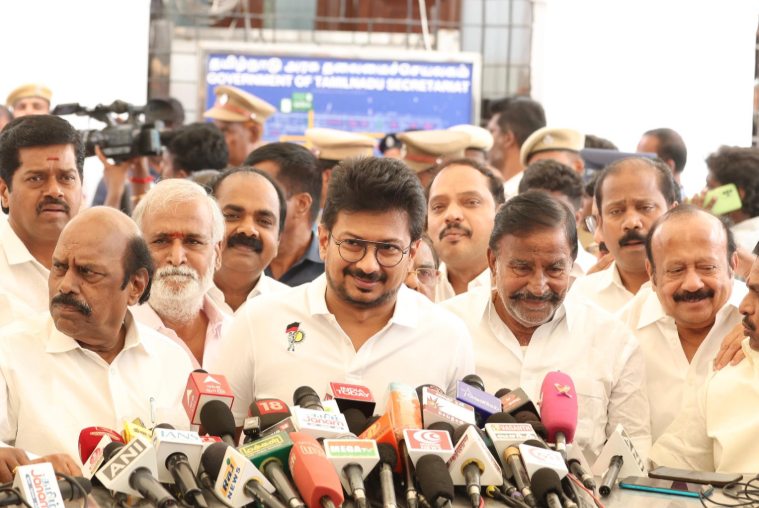 விஜய் 30 நிமிடம் பேசி இருக்கிறார். அதில் ஒரு 10 ரீல்ஸ் தேறும் - உதயநிதி விமர்சனம்..!!