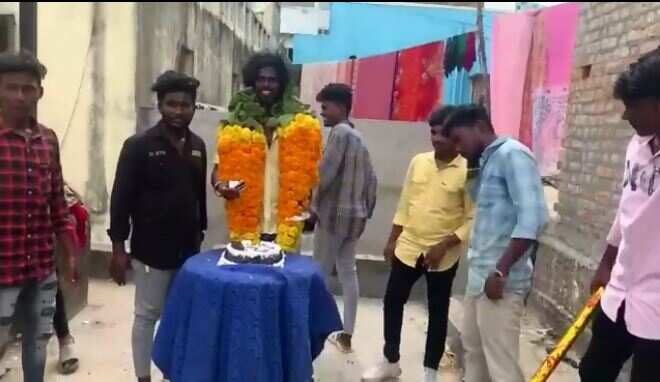 பட்டா கத்தியால் கேக் வெட்டி பிறந்தநாள் கொண்டாடிய இளைஞர் கைது