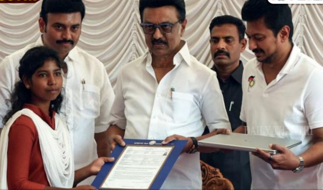 கல்லூரி மாணவர்களுக்கு குட் நியூஸ்! விரைவில் உங்களுக்கு லேப்டேப்...