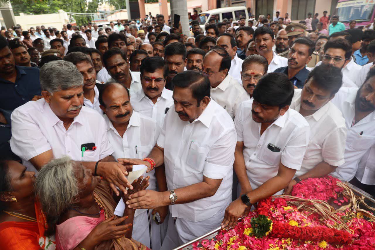 அதிமுக பிரசாரக் கூட்டத்தில் உயிரிழந்தவருக்கு ஈபிஎஸ் நேரில் அஞ்சலி- ரூ.20 லட்சம் நிவாரணம்