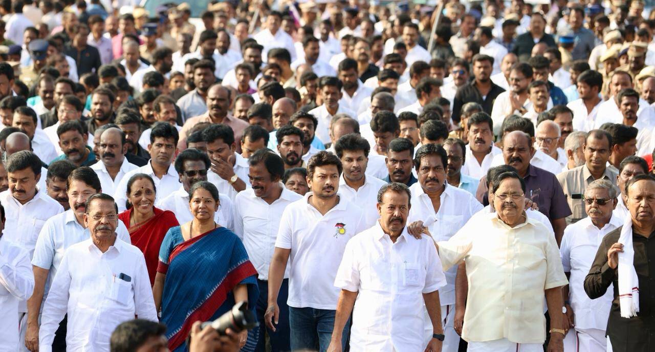 அண்ணா காட்டிய இலட்சியப் பாதையில் நம் பயணத்தைத் தொடருவோம் - கனிமொழி எம்.பி.,