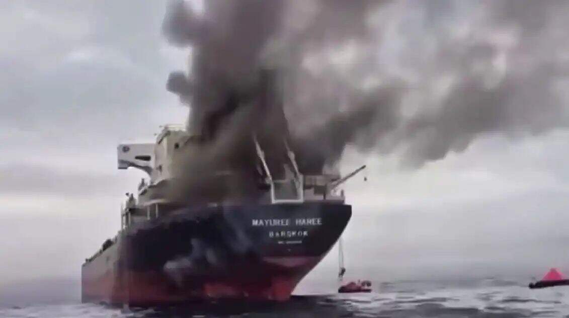 அமெரிக்காவின் மிகப்பெரிய போர்க் கப்பல் ஆபிரகாமை தாக்கிய ஈரான்! மறுக்கும் அமேரிக்கா..!