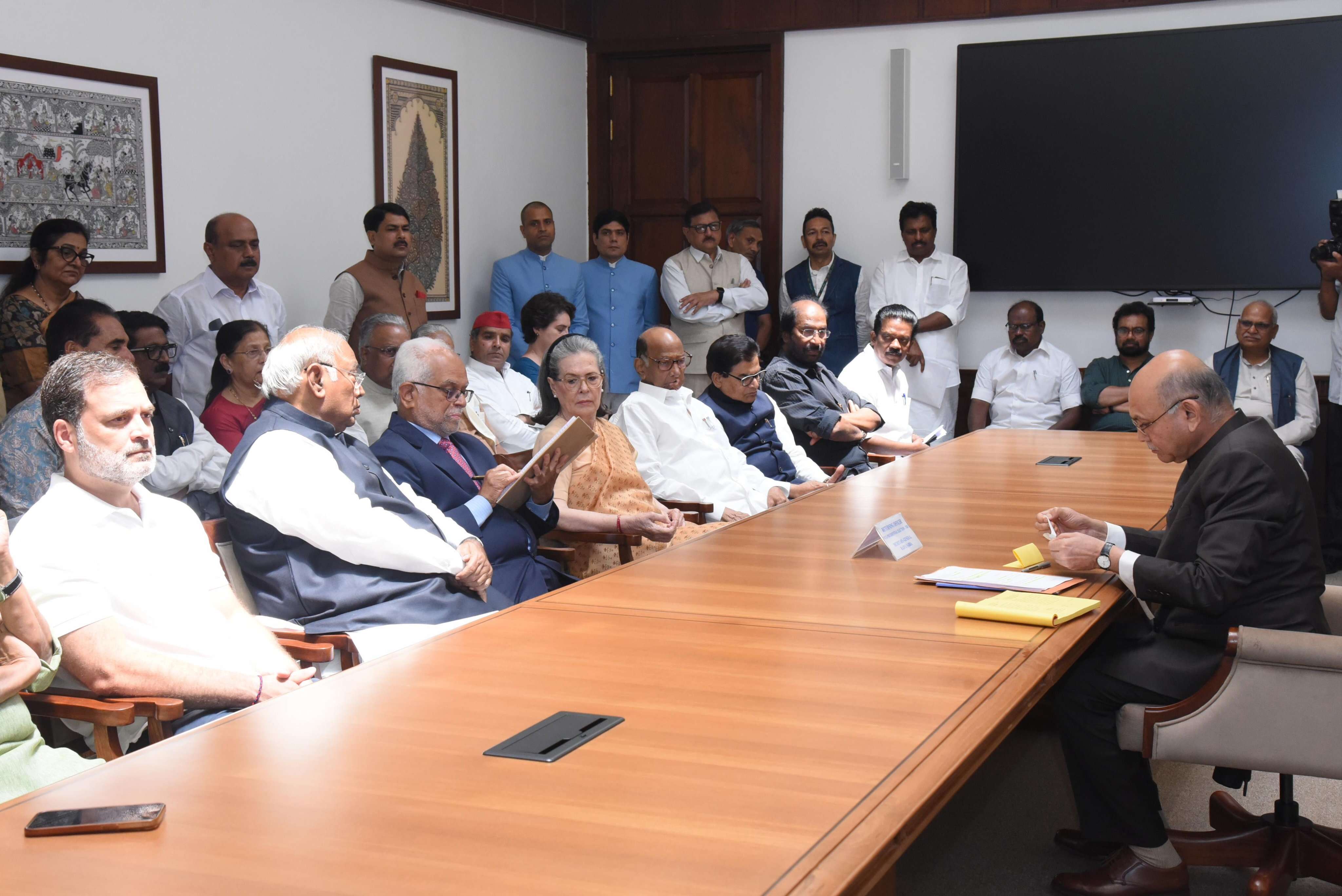 குடியரசு துணைத் தலைவர் தேர்தல் : வேட்புமனு தாக்கல் செய்தார் சுதர்சன் ரெட்டி..