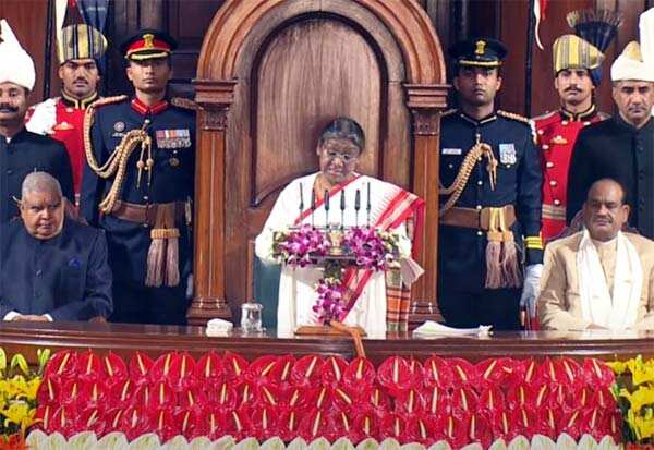 இந்தியா சுயசார்பு நாடாக மாறி வருகிறது - ஜனாதிபதி திரவுபதி முர்மு பேச்சு